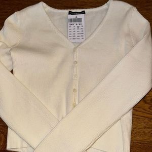 Brandy Melville button up long sleeve cropped top